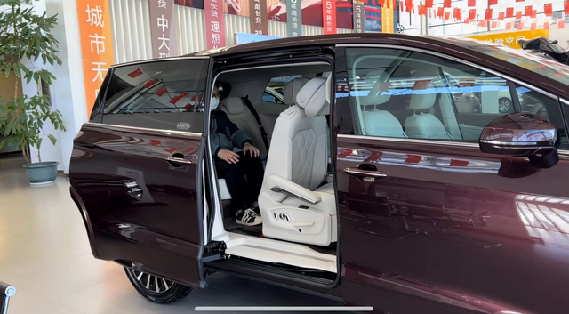 大众新威然上市 部分车型价格下调 会是更懂你的MPV么？