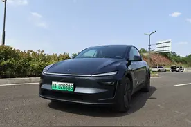 试驾特斯拉Model Y焕新版：玩乐驾控超期待，25万级无短板图片