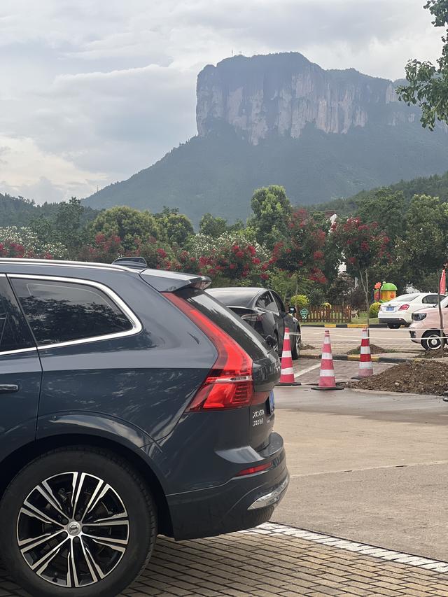 沃尔沃XC60雨季自驾雁楠公路：安全欣赏风景与开车经验分享