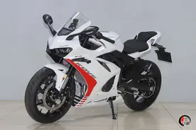 70匹马力+四缸引擎，凯越450RR新玩家版静态测评，到手不到3万元图片