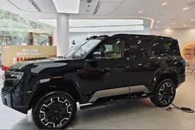 青春版“仰望U8”来了！方程豹豹8到店，搭载华为智驾+智能三把锁图片