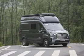 奇瑞瑞弗R600柴油房车，后驱双胎自动挡，越级大空间配吸塑内装图片