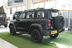 具有牵引资质认证，新增拖车取电口，新款坦克300越野版实拍图片