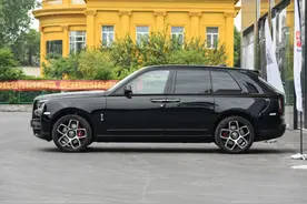 劳斯莱斯一箱油能跑多远？车主晒出油耗，年薪10万不一定开得起图片