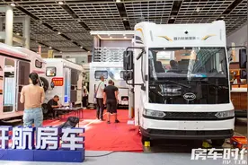 轩航比亚迪T5增程式房车 续航优秀 经典对卡座布局图片