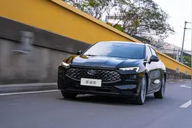 新一代蒙迪欧对比帕萨特，谁才是最值得购买的中型车？图片