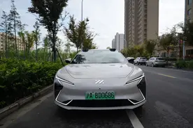 电动轿跑爆发时才发现智己L7被严重低估了？现在还能抄底吗？图片