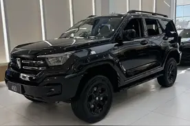 坦克400燃油版到店，轴距2米85，配三把锁，还带2.0T动力+纵置9AT图片