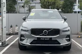 2024款沃尔沃XC60到店，配置升级，动力调整，标配48V轻混系统图片