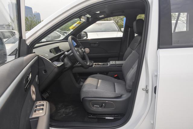 连续两月销量破万，扒开表面看看广汽丰田铂智 3X里边的料