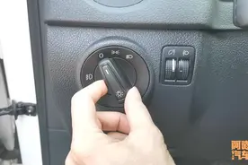 为何这么多司机连雾灯都不会开？真的怪不了司机，全是车企惹的事图片