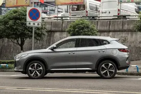 比亚迪宋PLUS DM-i，月销量又超过5万台，一箱油跑1000多公里图片