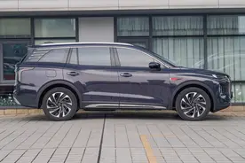 豪华中大型SUV！长近5米，2.0T插混+四驱，续航破千，落地25万内图片