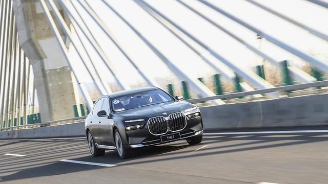 3.0T六缸也不怕国七排放？全新宝马7系技术解析