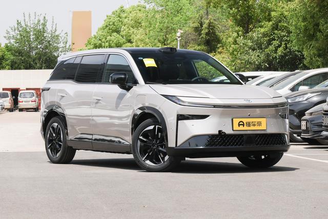 连续两月销量破万，扒开表面看看广汽丰田铂智 3X里边的料