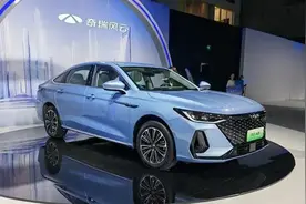 续航虚标200公里，奇瑞风云A8单挡插混技术，超过比亚迪了？图片