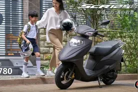 新车｜22款五羊本田喜鲨SCR125实用性小踏板，售价6780元图片