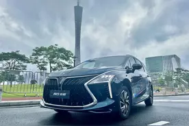 15万级七座奶爸车，第一二排座椅惊喜，试驾风行游艇图片