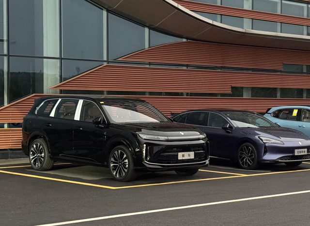 宝骏华境S实车现身，大过问界M9+1.5T插混	，配华为乾崑+鸿蒙座舱