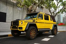 上海街头偶遇2000万奔驰，全球限量99台，车牌彰显车主身份图片