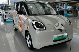 宏光MINIEV四门版更值得买了？到店试驾，告诉你答案图片