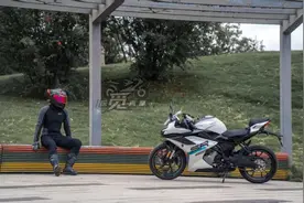 测评2023款春风250SR︱跬步已可至千里图片