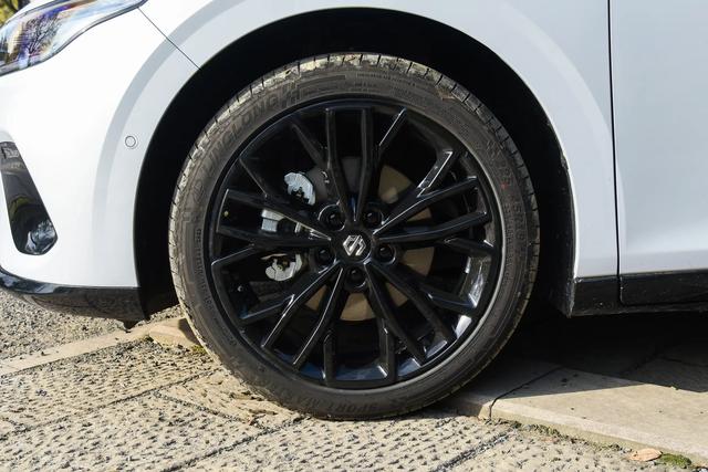 零跑Lafa5上市售9.78万元起