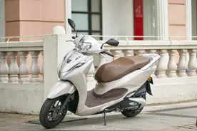 37L座桶，油耗2.02升！号称踏板“天花板”的本田Lead125，能买吗图片