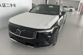 新款沃尔沃S90实车到店，全新前脸+“T”形尾灯，换XC90同款内饰图片