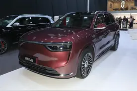 新车 | 定位中大型SUV/提供多种座椅选择 问界M8亮相2025上海车展图片