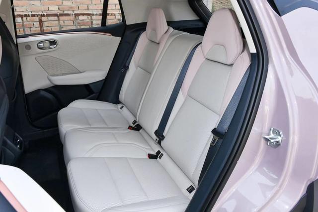 全球交付超30万，五年技术集大成者领克06的精致，年轻人最懂