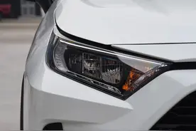 无锡RAV4荣放改灯 升级LED透镜大灯图片