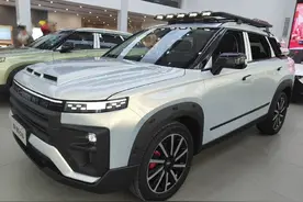 奇瑞探索06秘境骑士版到店，原厂车顶探照灯+拖车钩，外观更气派图片