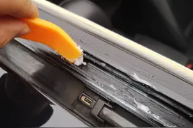 开天窗时有异响？如何自己动手解决，一招教你搞定图片