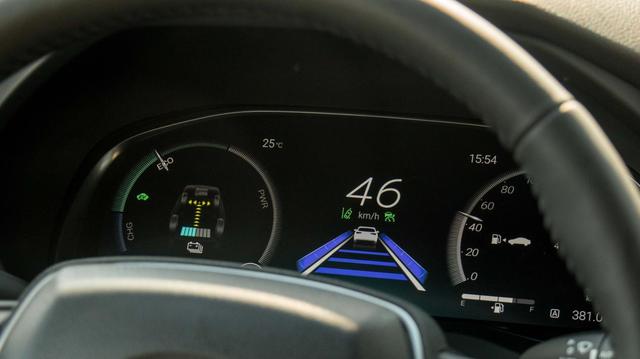 油价飙升的时代，要不要买辆混动车？试驾广汽丰田威飒