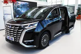综合续航1100公里，新车售价34万起贵么？到店实拍2025款腾势D9视频封面