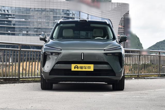 魏牌蓝山：中大型六座SUV，2.5吨车身仅需4.9秒破百