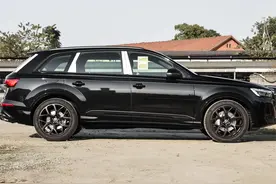 奥迪“顶不住”了！超5米的SUV，265马力配空悬，一口气降到47万图片