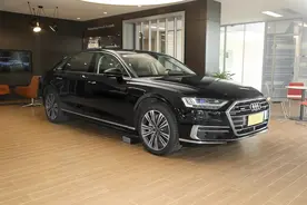 售价仅121.68万，3.0T+V6+全时四驱，气场强大，实拍奥迪A8L图片