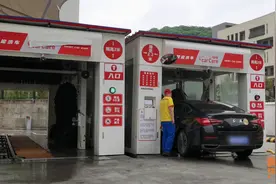 加油站免费洗车可以去洗吗？喵哥实测效果，看到后你还会去吗图片