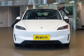 特斯拉终究也“扛不住”了，Model 3曾经30万如今23万拿下，香吗？图片