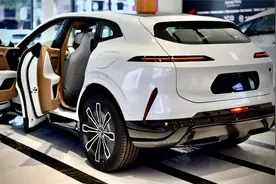 阿维塔07来了！纯电轿跑SUV，颜值高，续航超700公里视频封面