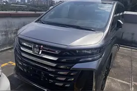 全新一代丰田皇冠威尔法已到国内，造型更大气，内部高级感更强图片