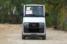 电动三轮不香了，五菱推出快递小哥专属电动车，实拍五菱E10图片