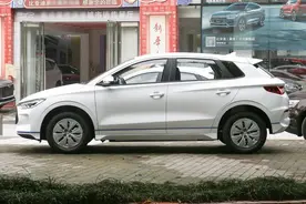 比亚迪e2配置解读，换装磷酸铁锂电池后真的能看会打吗图片