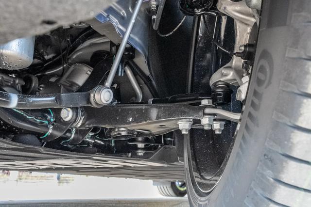 颜值智能操控三在线 东风奕派 eπ007+ 15 万级智美轿跑新选择