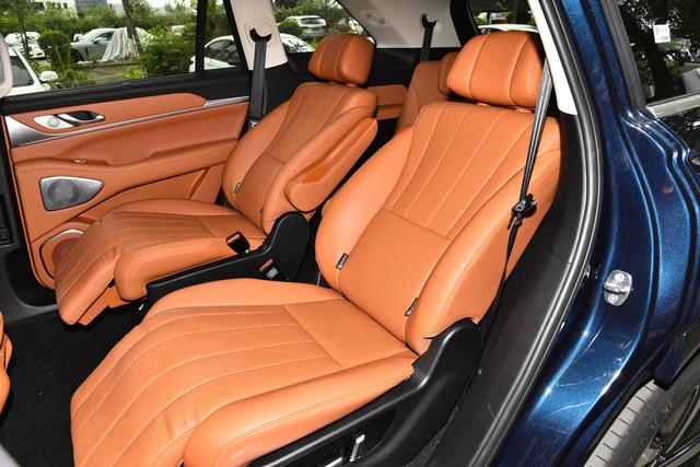 魏牌蓝山：中大型六座SUV，2.5吨车身仅需4.9秒破百
