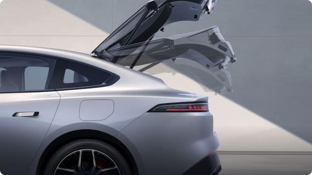 颜值智能操控三在线 东风奕派 eπ007+ 15 万级智美轿跑新选择