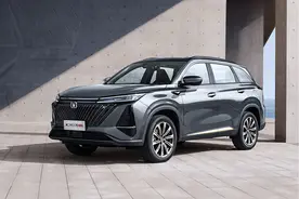 22款长安CS75Plus配置解读，蓝鲸发动机+爱信8AT，12.3英寸双联屏图片