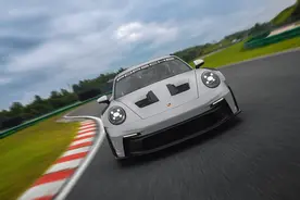 你会花费300万元买一辆大模型吗？看无法上路、无法参赛的保时捷GT3 RS厉害在哪？图片